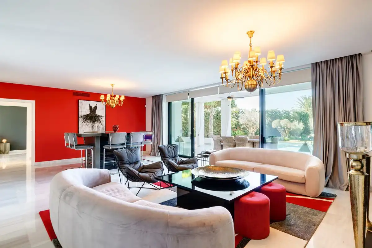 Sala d'estar de Casa o xalet de lloguer en Marbella amb Aire condicionat, Jardí privat i Traster