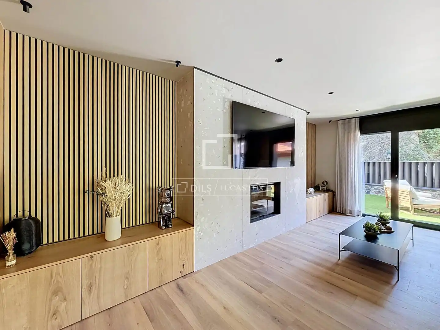 Sala d'estar de Casa o xalet en venda en Madrid amb Calefacció, Jardí privat i Parquet