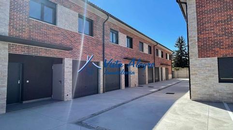 Foto 2 de Casa adosada en venda a Calle Julián Fernández Ollero, Haro, La Rioja