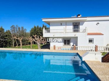 Casa rustica con balcone in vendita a Cami 9 Parellades 1