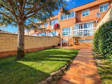 House with garden for sale in Avenida Vicente Aleixandre