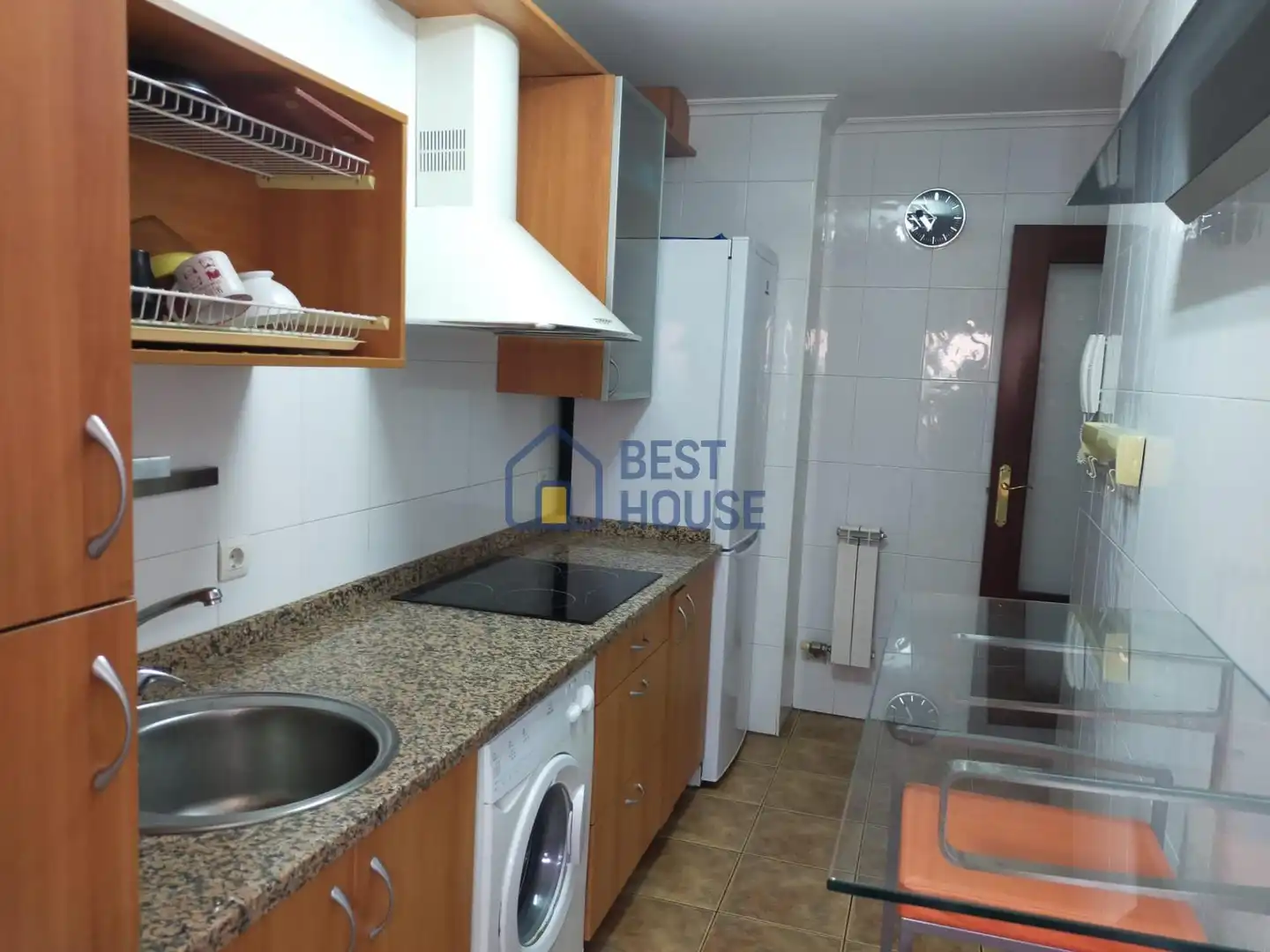 Cuina de Apartament de lloguer en León Capital  amb Calefacció i Moblat