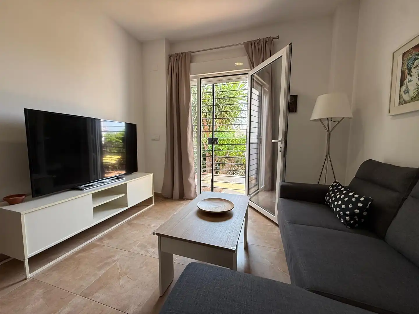 Sala d'estar de Apartament de lloguer en Mairena del Aljarafe amb Calefacció, Moblat i Rentadora