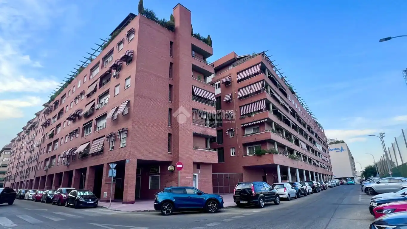 Vista exterior de Pis en venda en Alcalá de Henares amb Aire condicionat, Calefacció i Terrassa