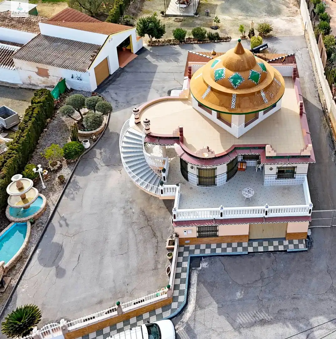 Vista exterior de Casa o xalet en venda en Loja amb Jardí privat, Terrassa i Traster