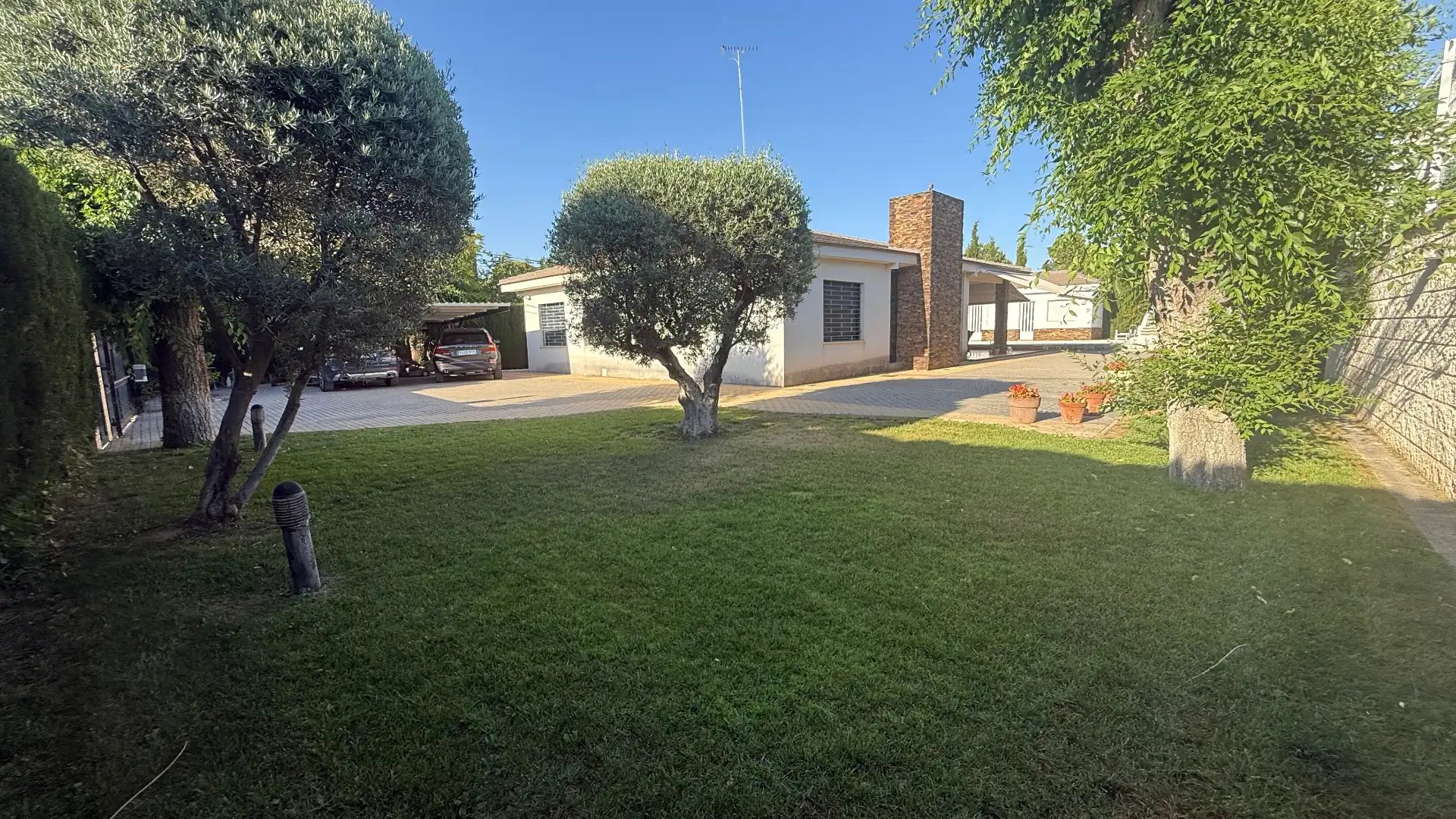 Außenansicht von Haus oder Chalet zum Verkauf in Albacete mit Klimaanlage, Heizung und Privatgarten