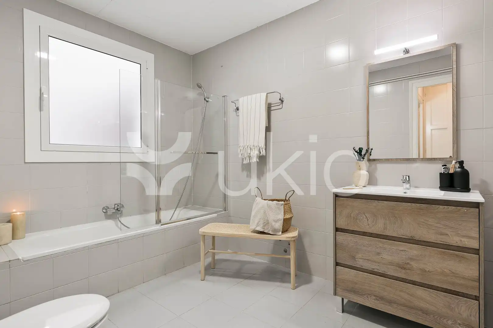 Baño de Apartamento de alquiler en Barcelona con Calefacción, Terraza y Amueblado