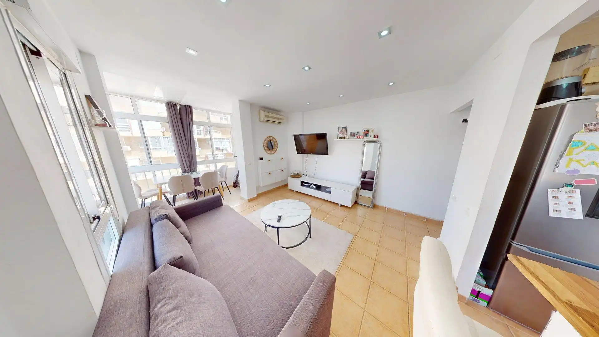Living room of Flat for sale in Benalmádena  with Air Conditioner, Swimming Pool and Furnished