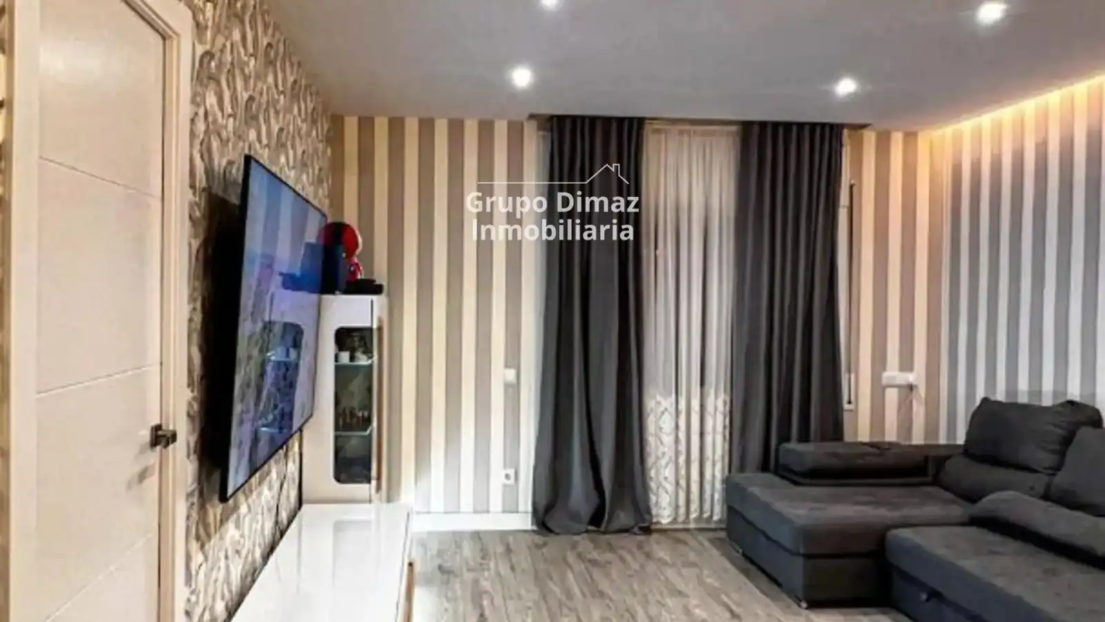 Piso con ascensor en venta en Rafael Estrany, imagen 2