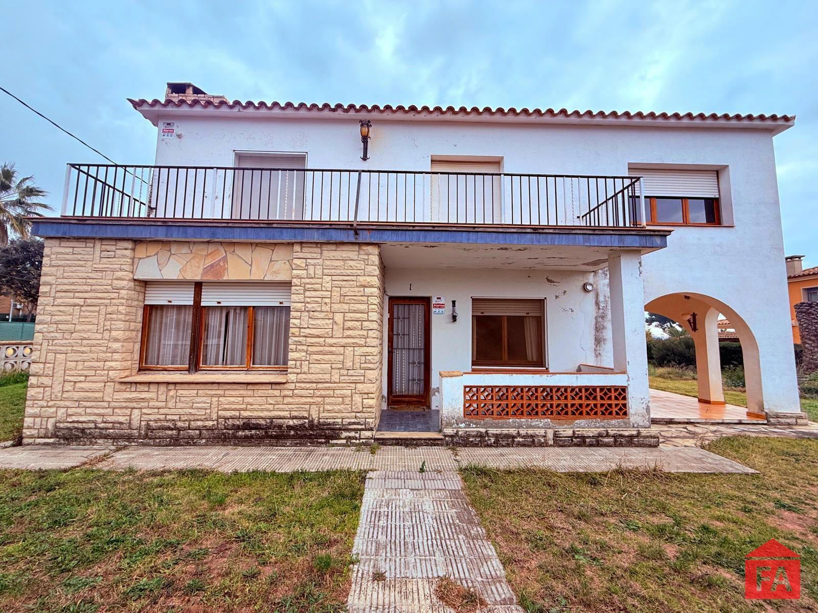 Exterior view of House or chalet for sale in Banyeres del Penedès  with Terrace, Swimming Pool and Balcony