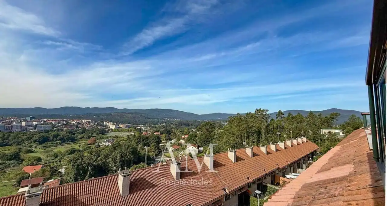 Vista exterior de Casa o xalet en venda en Ponteareas amb Calefacció, Jardí privat i Terrassa