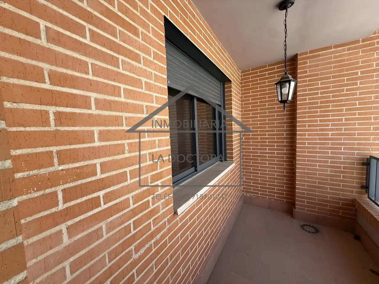 Vista exterior de Casa adosada en venta en Navalcarnero con Calefacción, Jardín privado y Terraza
