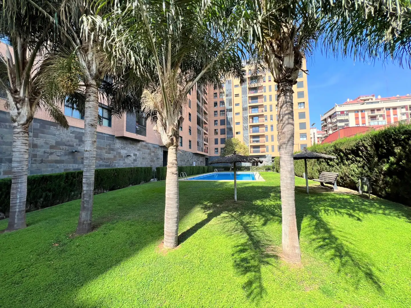Swimming pool of Flat for rent in Valencia  with Air Conditioner, Oven and Washing machine