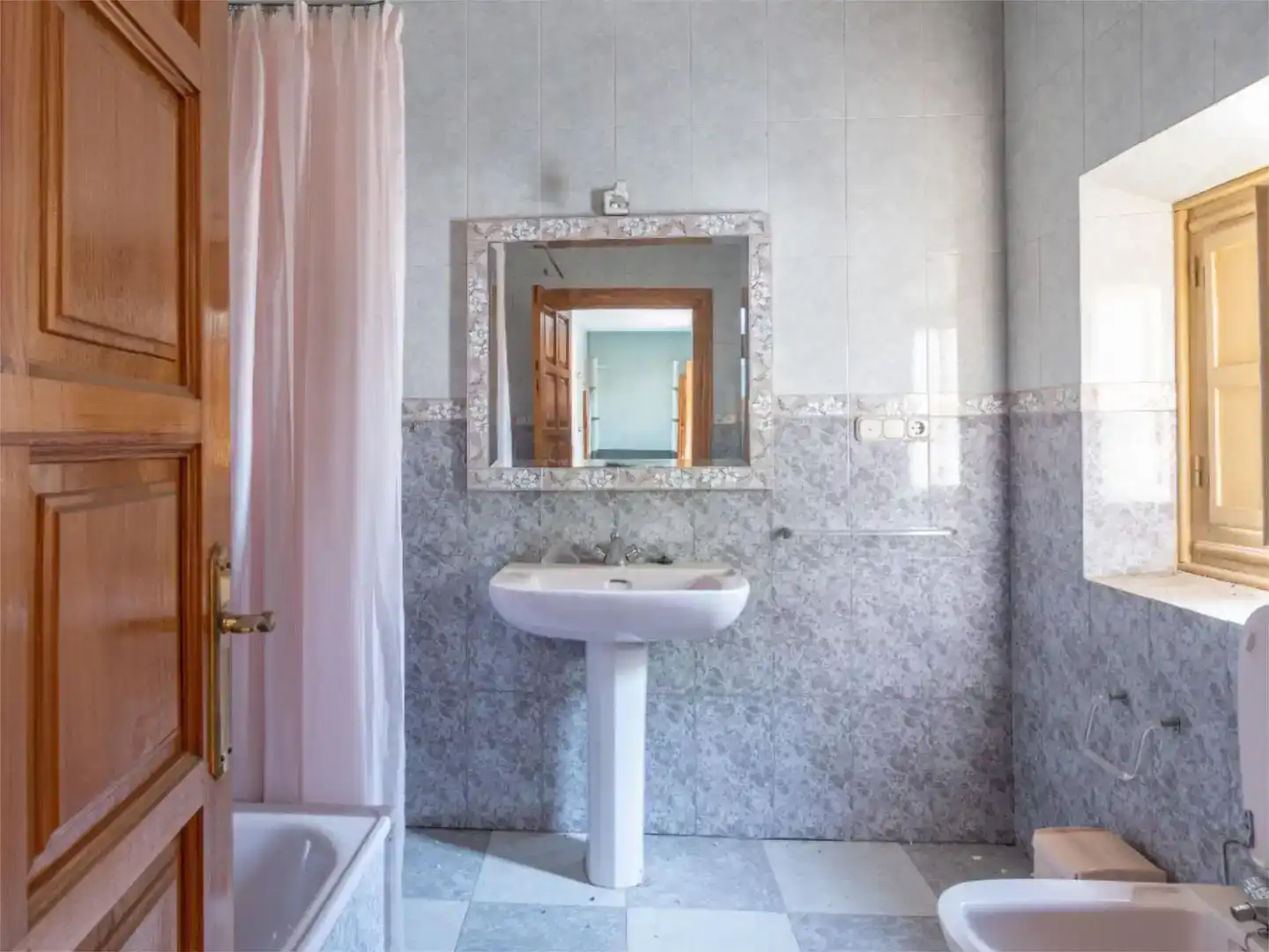 Baño de Piso en venta en Granada con Jardín privado y Piscina