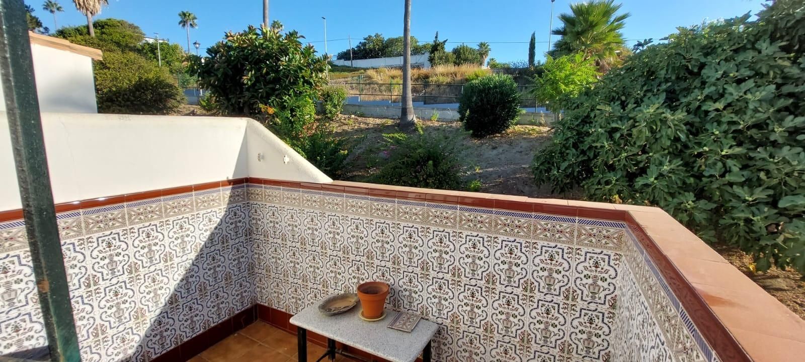 Terrassa de Casa adosada de lloguer en Algeciras amb Terrassa, Traster i Balcó