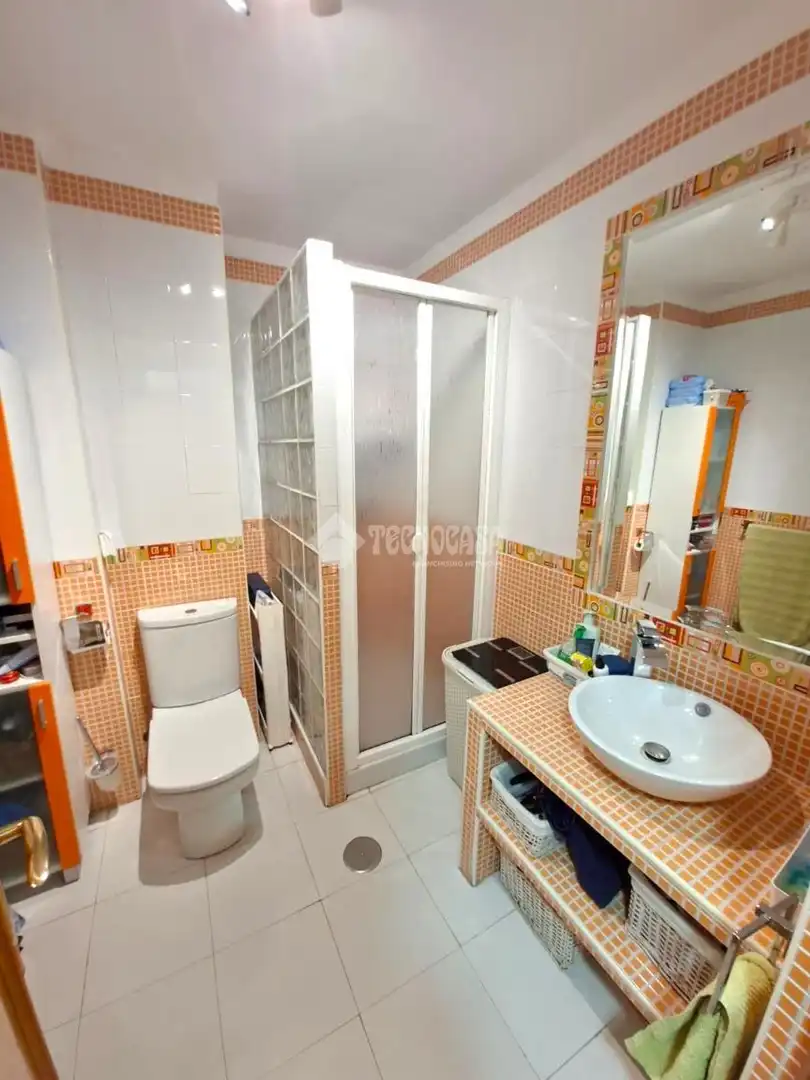 Baño de Piso en venta en Parla con Aire acondicionado, Calefacción y Terraza