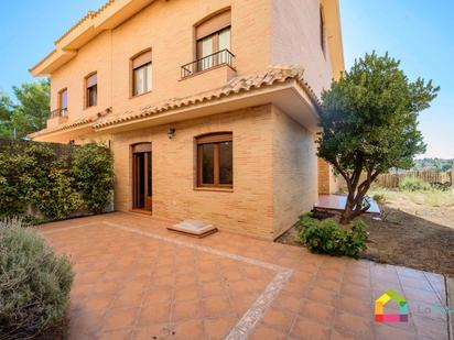 Vista exterior de Casa o xalet en venda en Olías del Rey amb Piscina comunitària