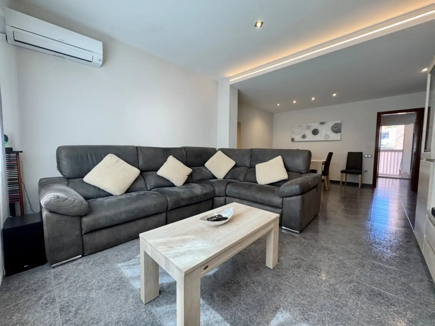 Sala de estar de Piso en venta en Sant Boi de Llobregat con Aire acondicionado, Terraza y Trastero