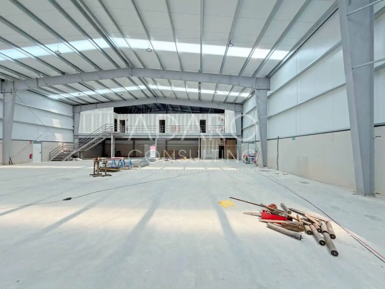 Nave industrial en venta en Loeches