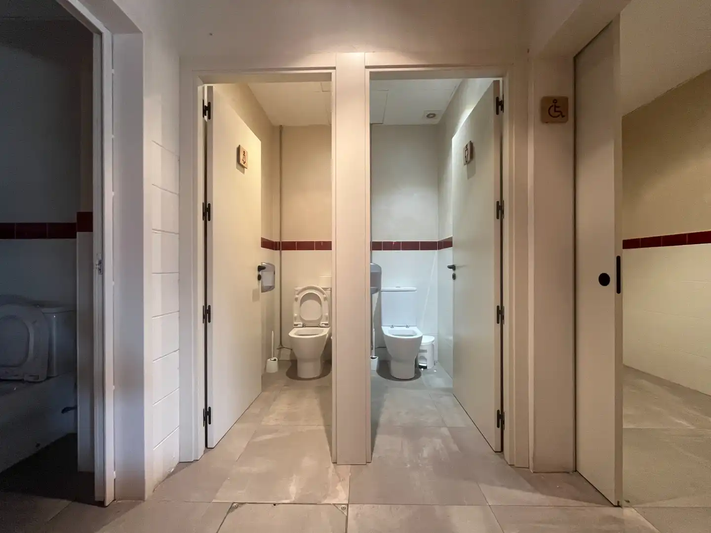 Badezimmer von Fabrikhallen zur Miete in La Cellera de Ter mit Heizung