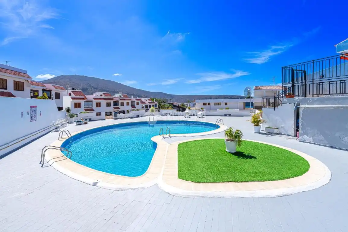 Piso con piscina en venta en C. la Colina, imagen 3
