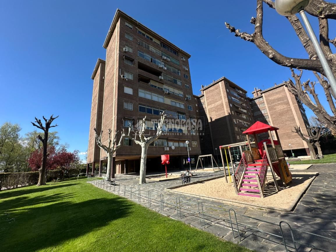 Vista exterior de Pis en venda en Torrejón de Ardoz amb Aire condicionat, Parquet i Terrassa