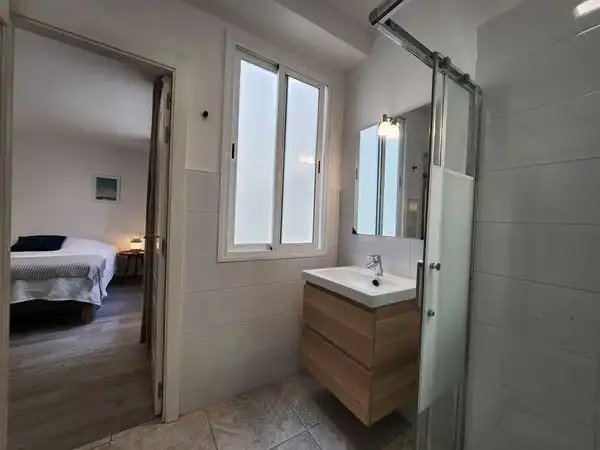 Badezimmer von Wohnung zur Miete in Las Palmas de Gran Canaria mit Möbliert und Waschmaschine