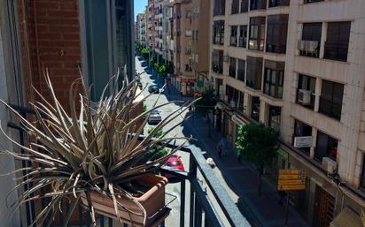 Vista exterior de Pis en venda en Elche / Elx amb Balcó
