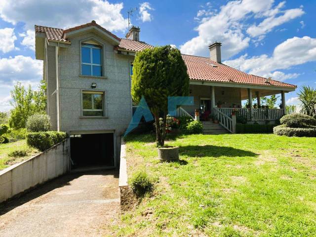 Casa-chalet en Venta en Celanova