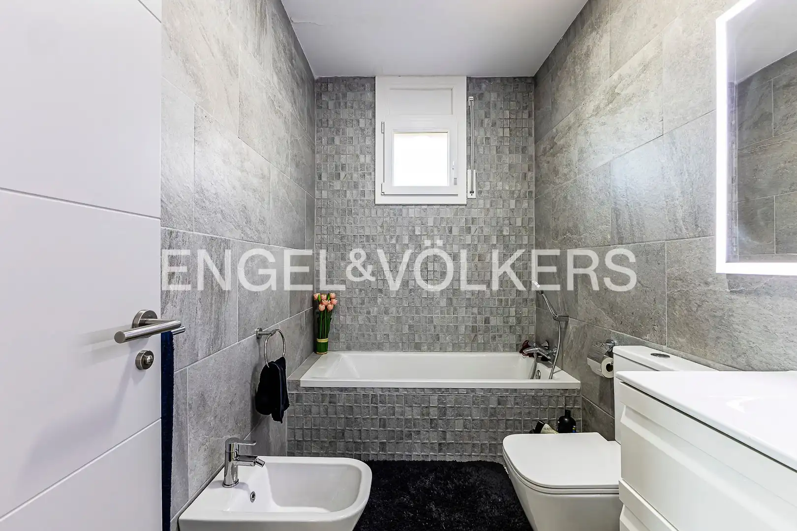 Bathroom of Houses for sale in Vallirana  with Heating and Private garden