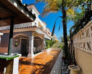 Vista exterior de Casa o xalet en venda en Marbella amb Terrassa i Piscina