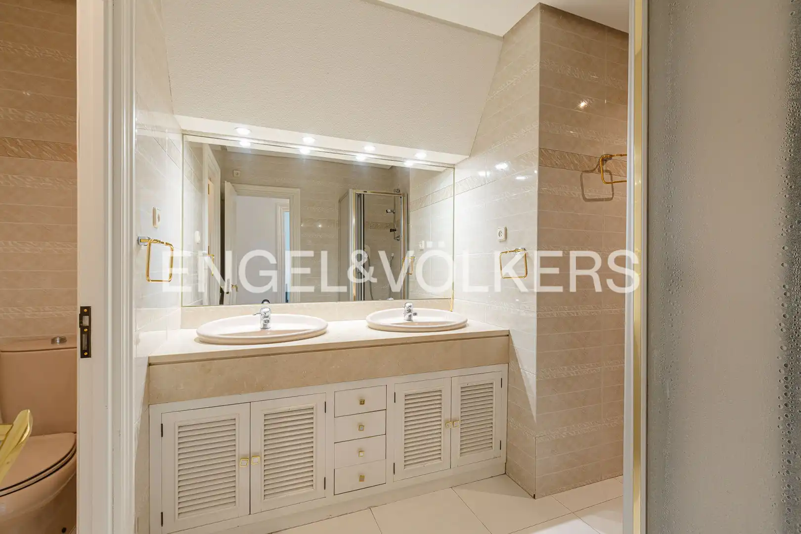 Baño de Casa o chalet en venta en Pozuelo de Alarcón con Aire acondicionado, Calefacción y Jardín privado