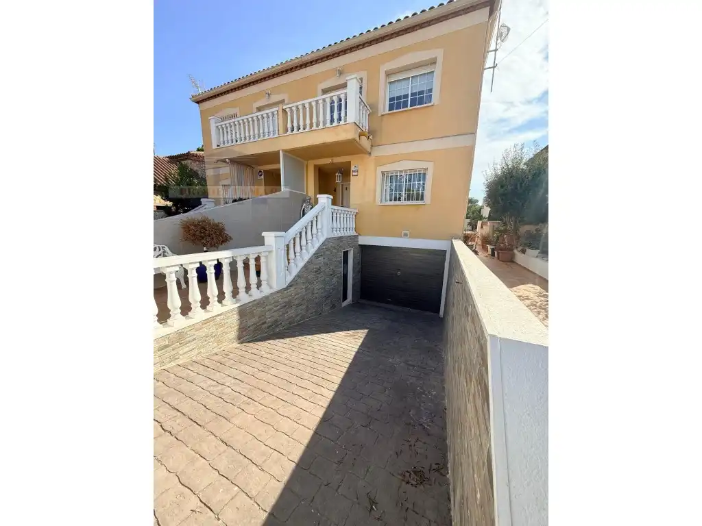 Casa aparellada en venda a Avenida Paris De, imagen 4