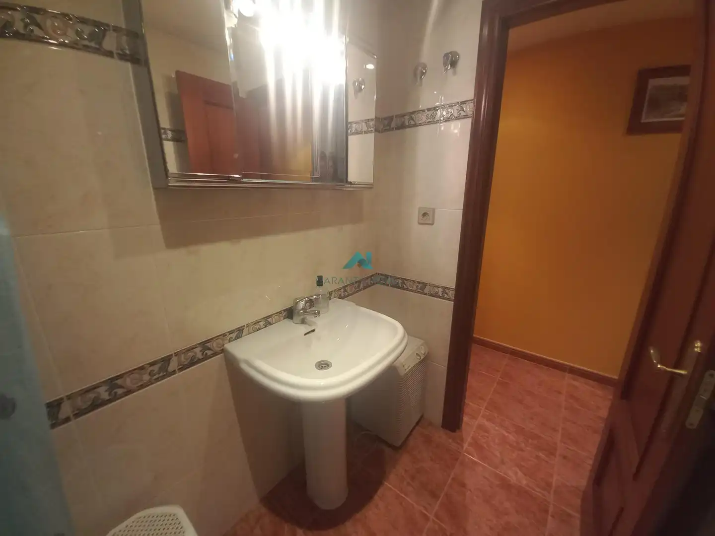 Badezimmer von Erdgeschoss zum Verkauf in Laredo mit Möbliert