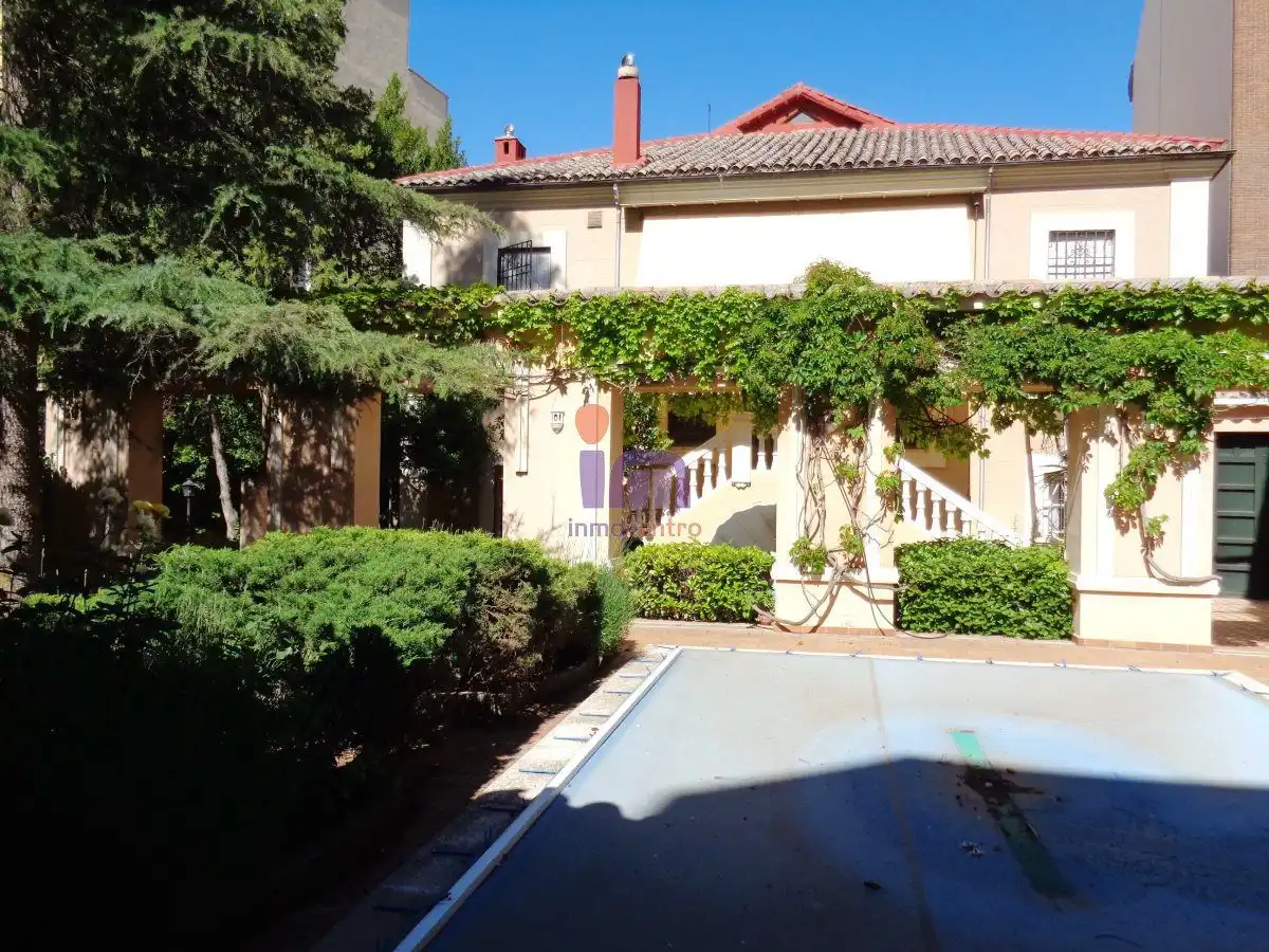 Jardín de Casa o chalet en venta en Valdepeñas con Aire acondicionado, Calefacción y Trastero