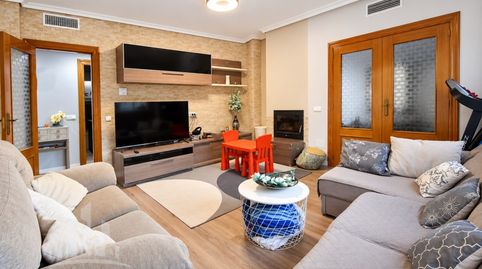 ¡DESCUBRE TU NUEVO HOGAR EN ROLDÁN! ESPACIO, COMODIDAD Y MUCHAS POSIBILIDADES PARA DISFRUTAR EN FAMILIA