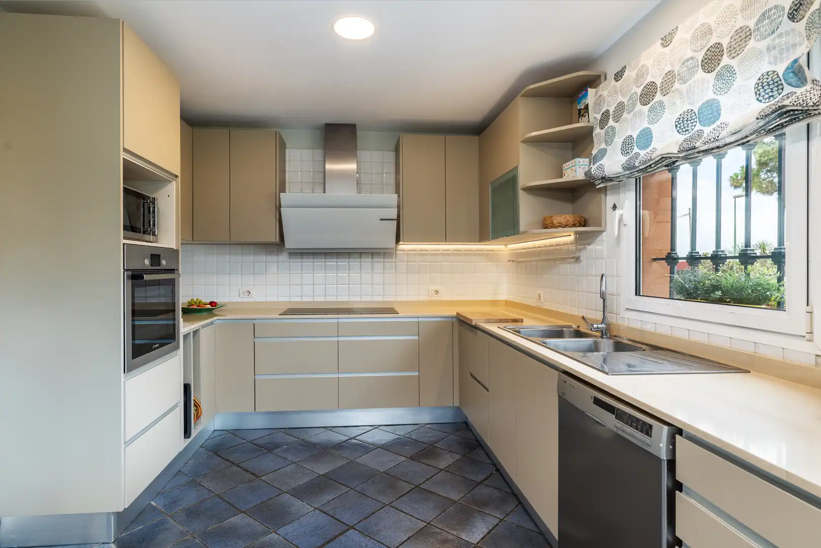 Cocina de Casa o chalet en venta en Las Palmas de Gran Canaria con Aire acondicionado, Calefacción y Jardín privado