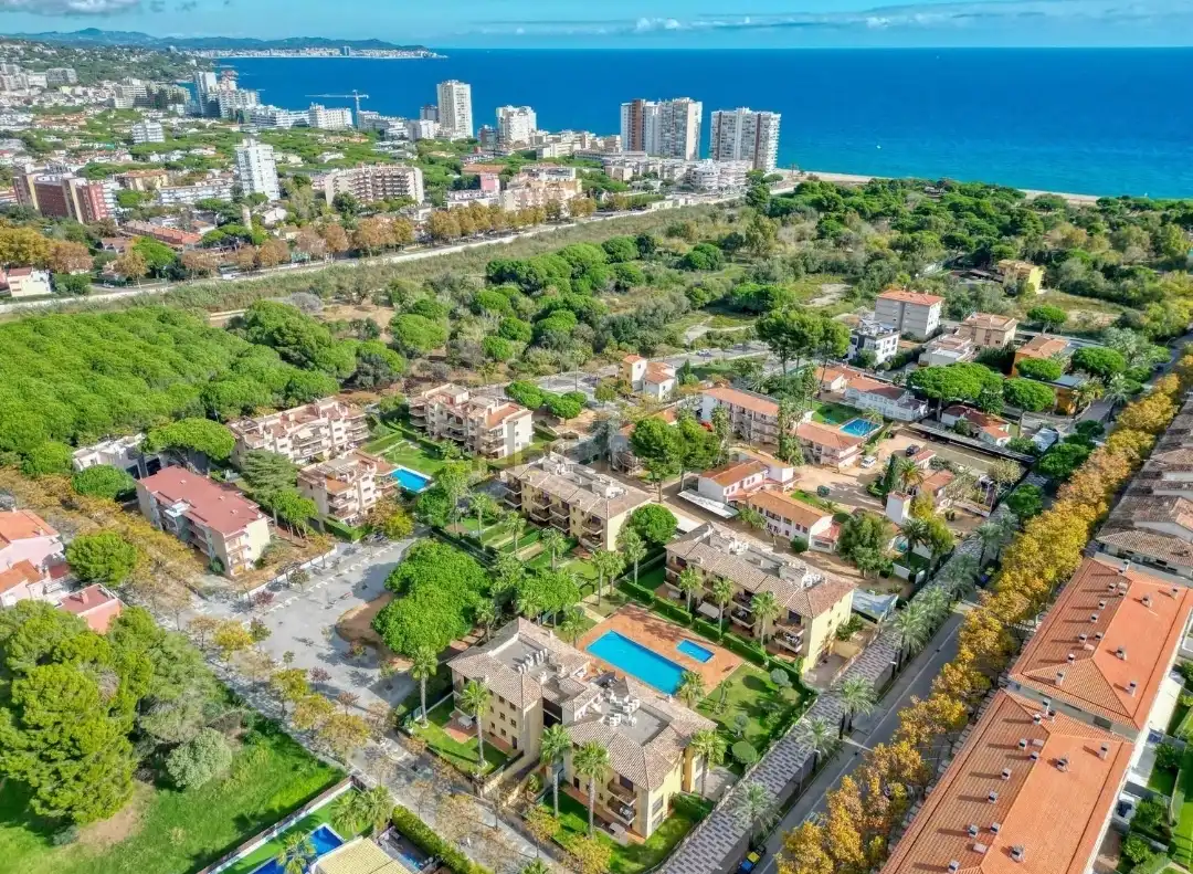 Vista exterior de Pis de lloguer en Castell d'Aro, Platja d'Aro i s'Agaró amb Aire condicionat, Calefacció i Jardí privat