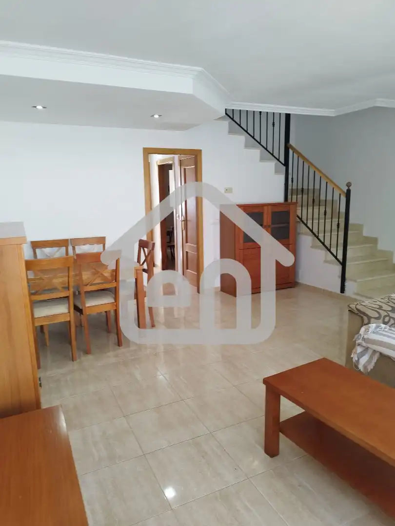 Casa adosada en venta en Calle Bodega, Requena