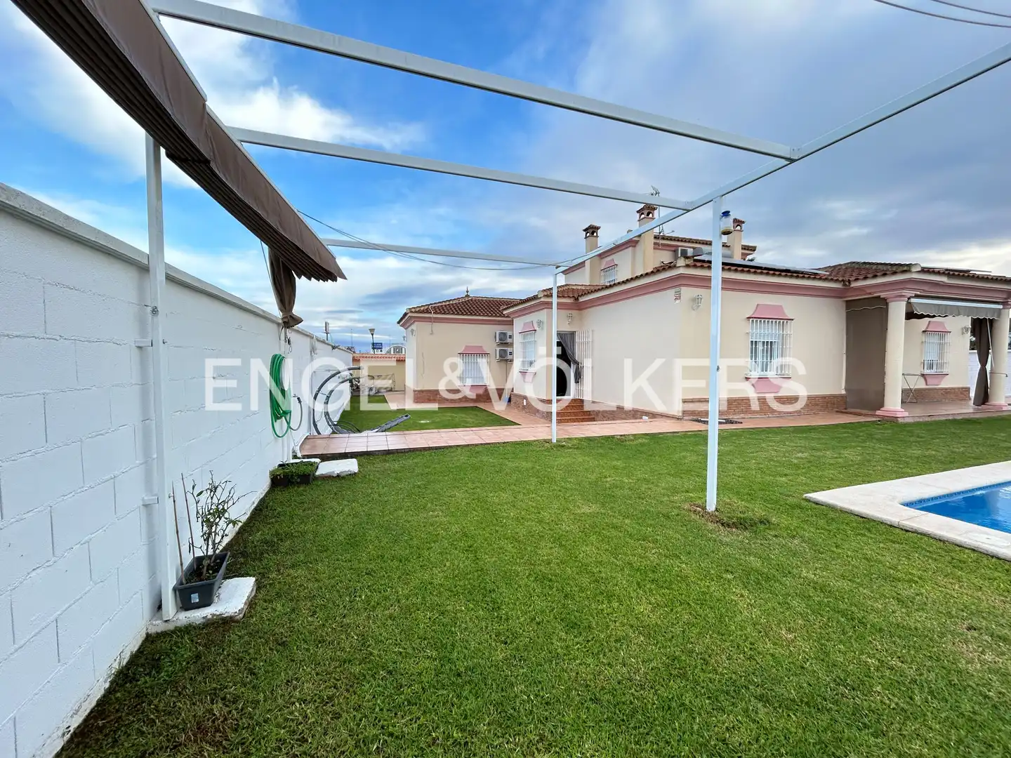 Casa amb piscina en venda a Castilleja de la Cuesta, imagen 7