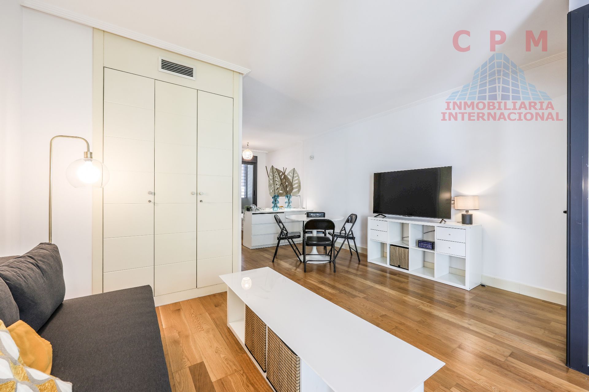 Living room of Study to rent in  Madrid Capital  with Air Conditioner, Heating and Parquet flooring