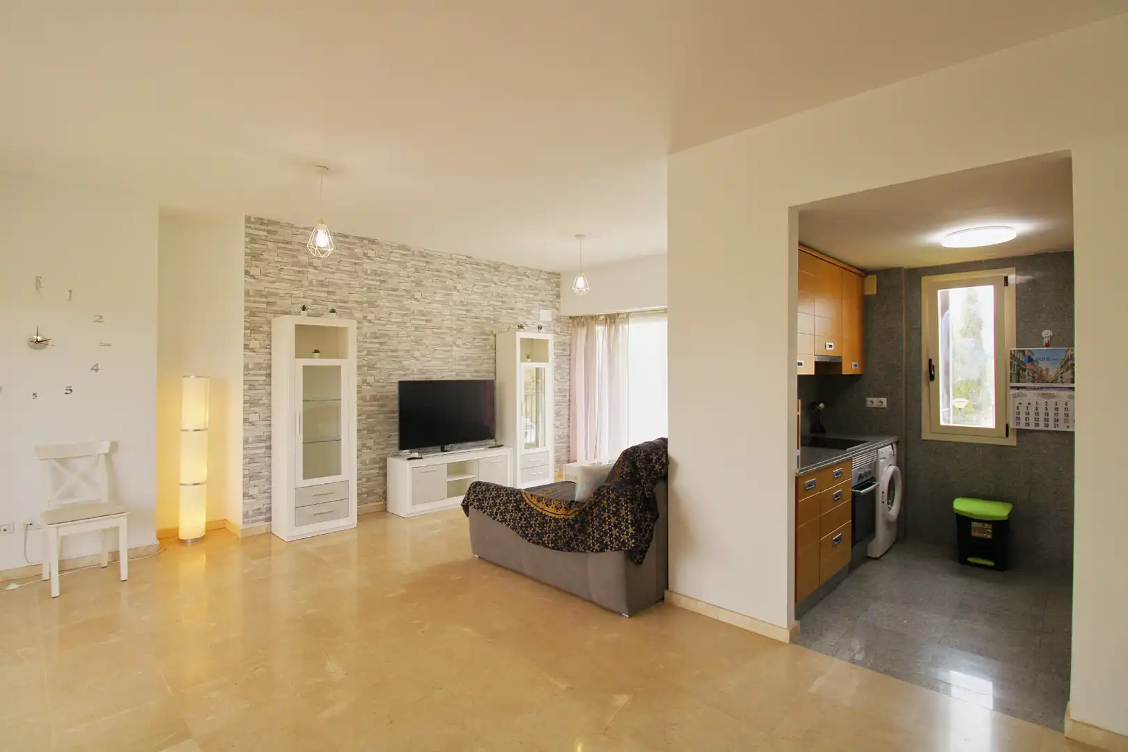 Sala de estar de Piso en venta en Alhaurín de la Torre con Aire acondicionado, Terraza y Piscina comunitaria