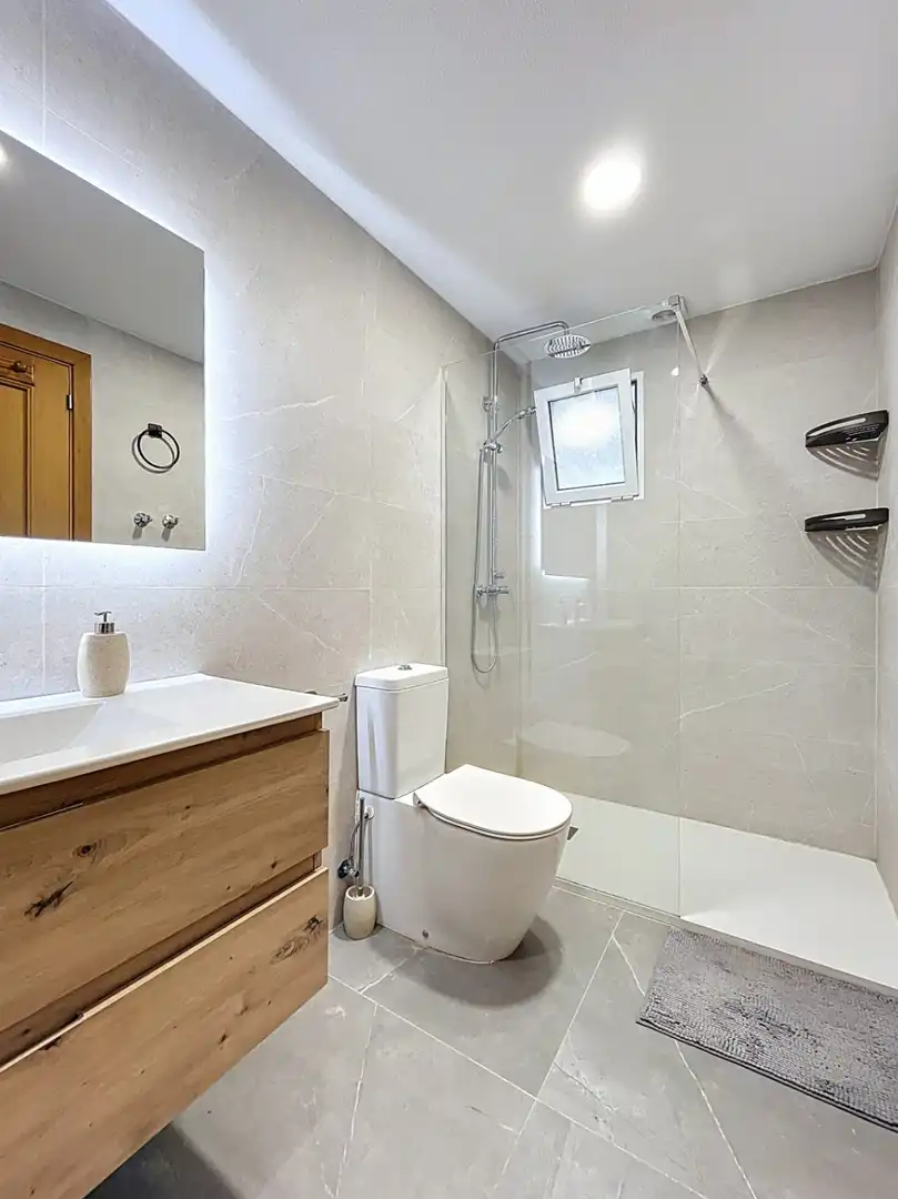 Bathroom of Flat for sale in L'Alfàs del Pi  with Air Conditioner, Heating and Terrace
