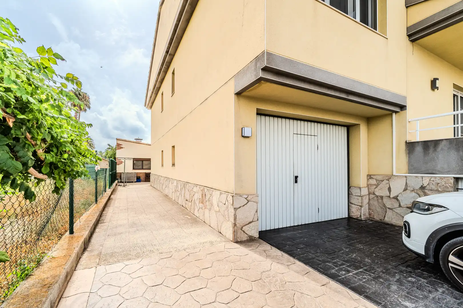 Vista exterior de Casa o xalet en venda en Deltebre amb Aire condicionat, Calefacció i Jardí privat