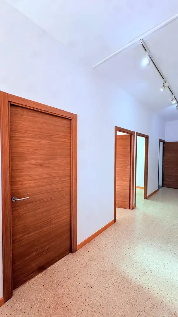 Local comercial de lloguer a Poble, imagen 5