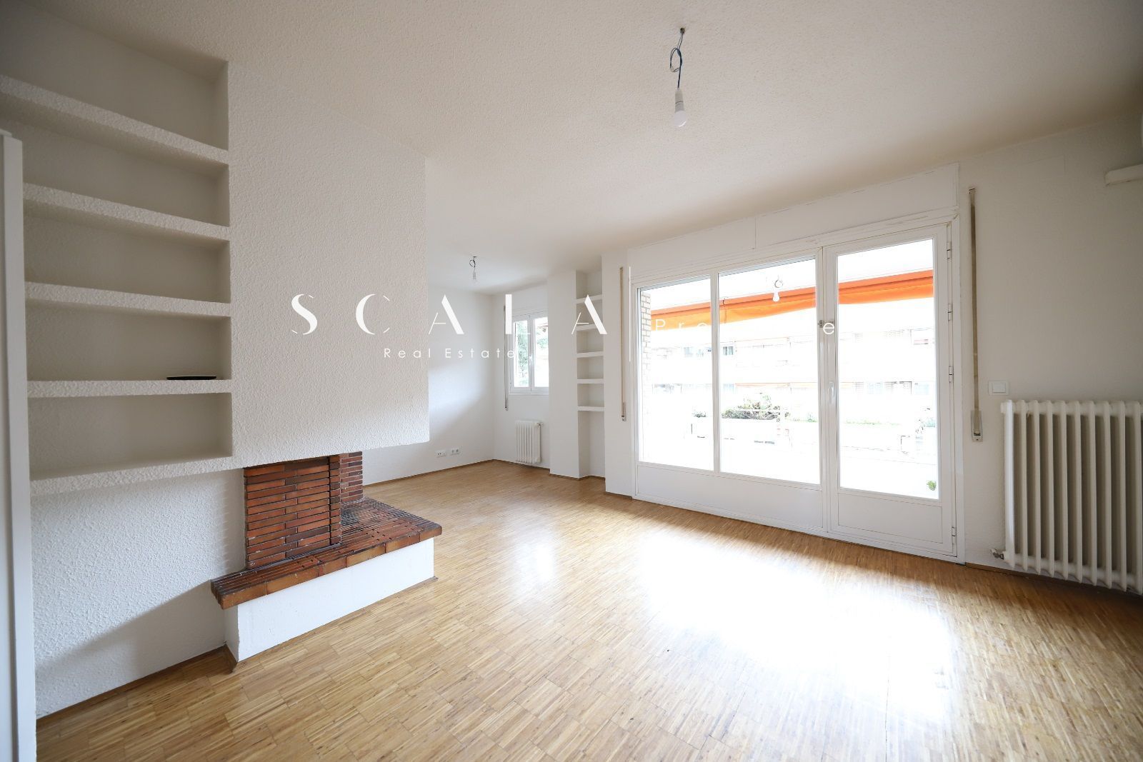 Habitación de Piso de alquiler en  Madrid Capital con Calefacción, Terraza y Piscina