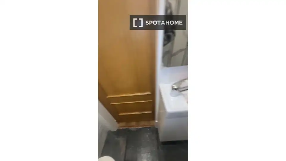 Bany de Pis de lloguer en Cornellà de Llobregat amb Aire condicionat, Calefacció i Moblat