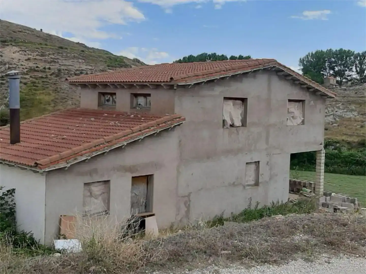 Vista exterior de Finca rústica en venda en Dévanos amb Jardí privat