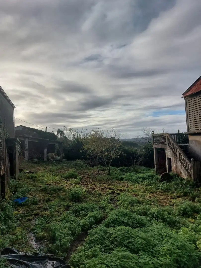 Finca rústica en venda en Carballo amb Jardí privat