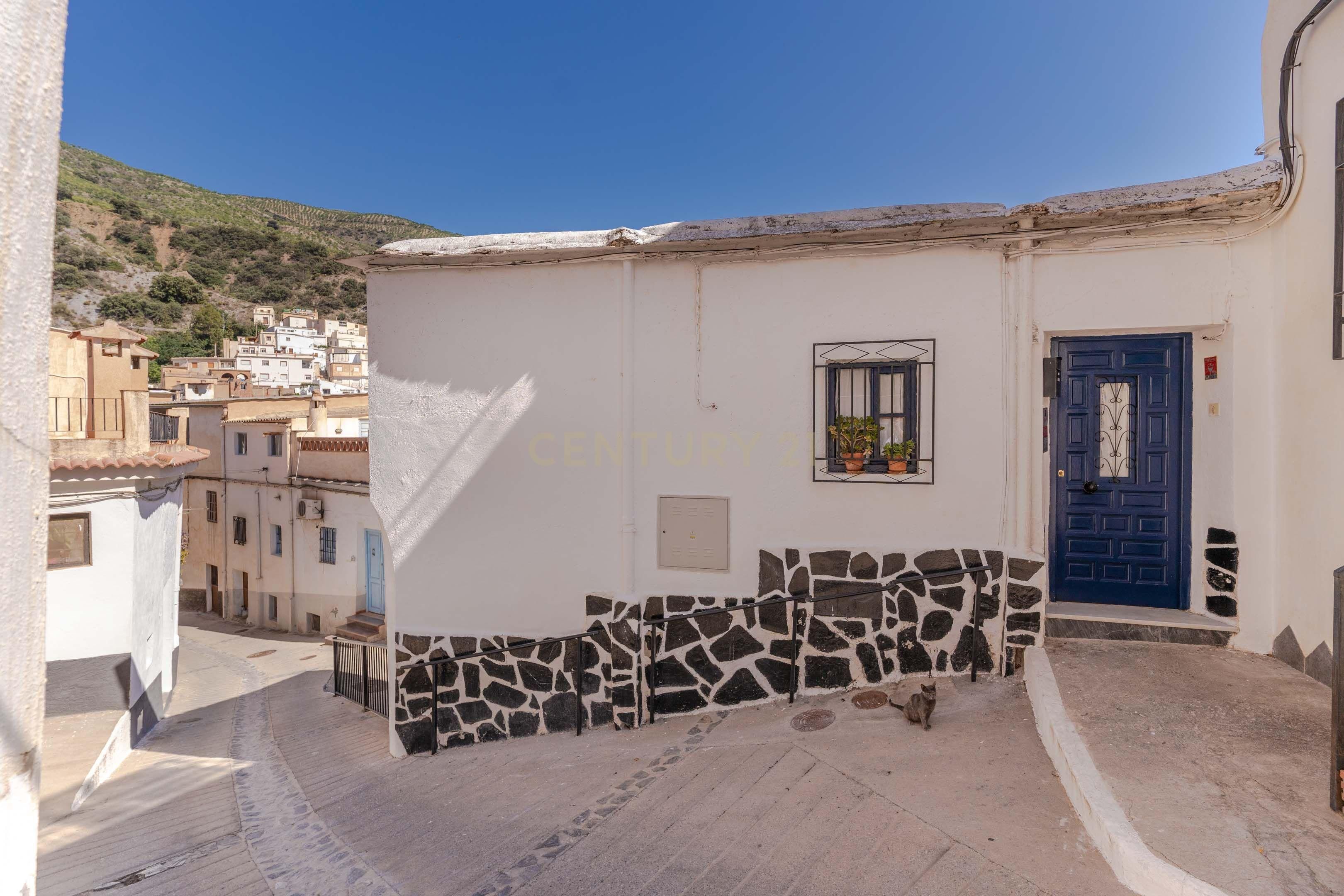Vista exterior de Casa o xalet en venda en Torvizcón amb Aire condicionat, Moblat i Balcó